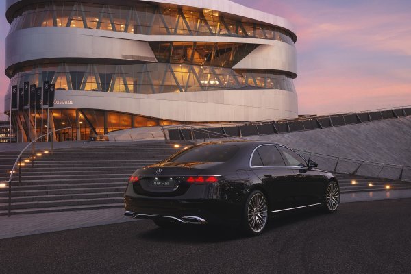 Mercedes-Benz S 500 4MATIC (limuzina duga verzija)