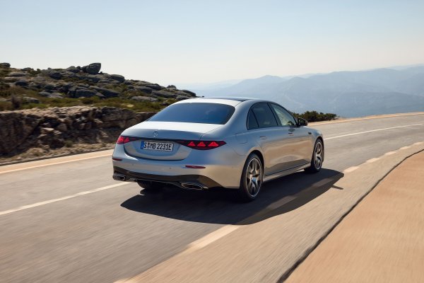 Mercedes-Benz S 580e 4MATIC (limuzina duga verzija s EQ Hybrid tehnologijom)