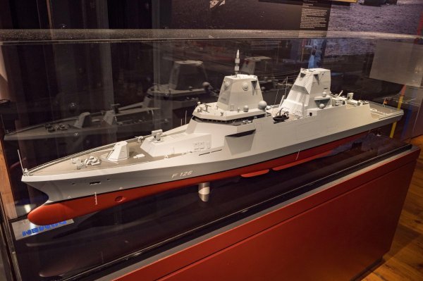 Model fregate F126