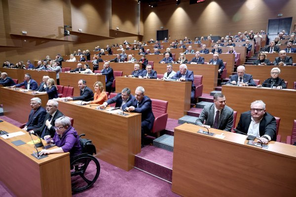 Za saborsku raspravu, potrebno je skupiti potpise - ilustracija