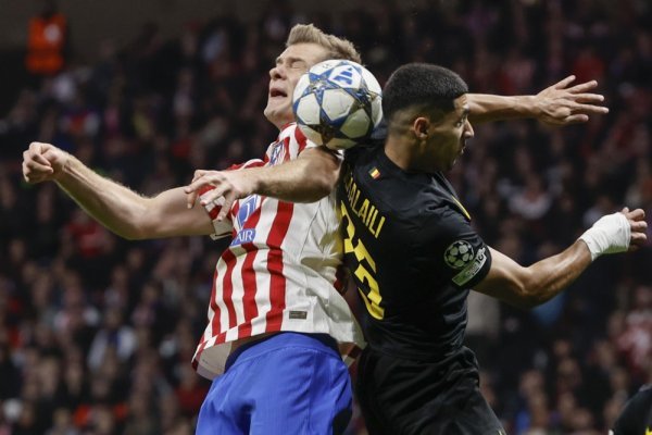 Užasne scene; napadač Atletico Madrida stradao u sudaru glavama, prebačen je u bolnicu