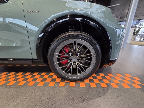 Porsche Cayenne Turbo Electric - hrvatska premijera