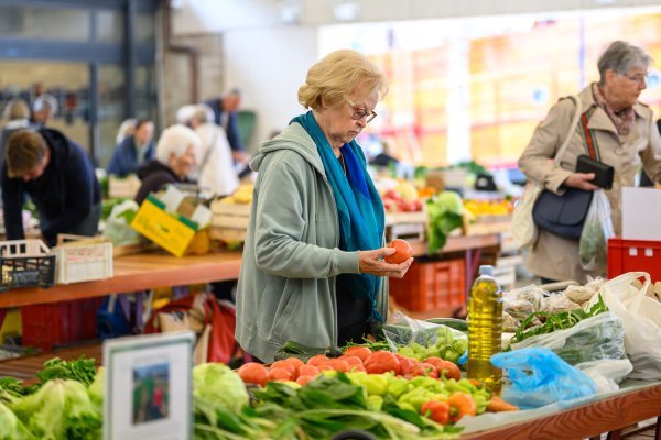 Više od 19.000 osoba koristi nacionalnu naknadu za starije - ilustracija