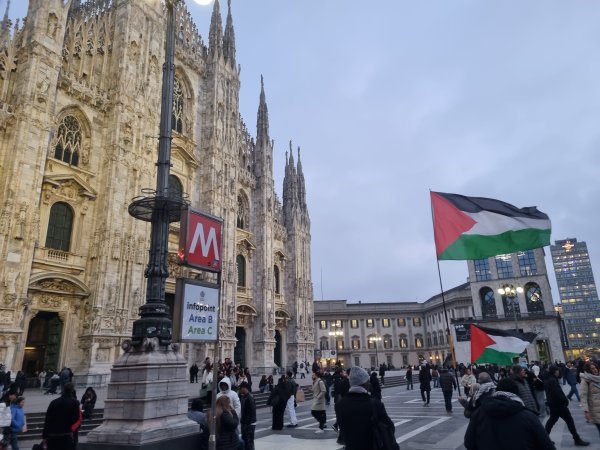 Palestinske zastave pred milanskom katedralom
