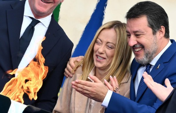 Meloni i Salvini na paljenju olimpijske baklje - nadamo se da neće zapaliti i plamen nasilja na ulicama