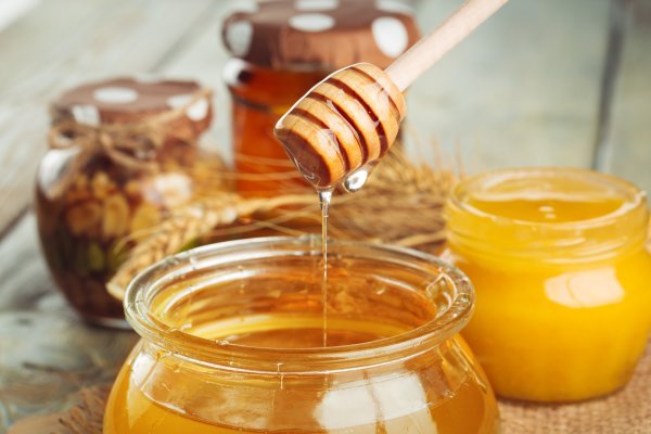 med je dobro kombinirati s proteinima, zdravim mastima i vlaknima