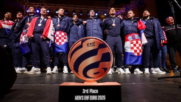 Rukometaši su htjeli proslaviti broncu uz Thompsona