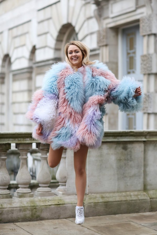 Sambe i balerinke odlaze u zaborav: Svi će nositi ove 'ružne tenisice', čak i uz haljine