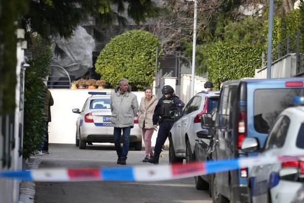 Na kuću Zdravka Čolića na Dedinju bačena je bomba