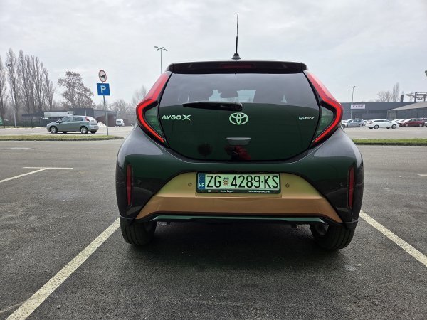 Toyota Aygo X Hybrid 1.5 HEV E-CVT 5D X-Clusive
