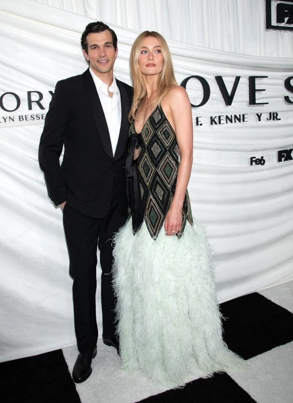 Paul Anthony Kelly i Sarah Pidgeon