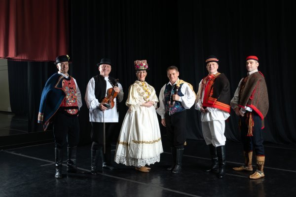 Plesači pjevači prvaci i koncertni majstori