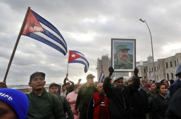 Prosvjed Kubanaca pred američkim veleposlanstvom u Havani nakon rušenja vlasti u Venezueli