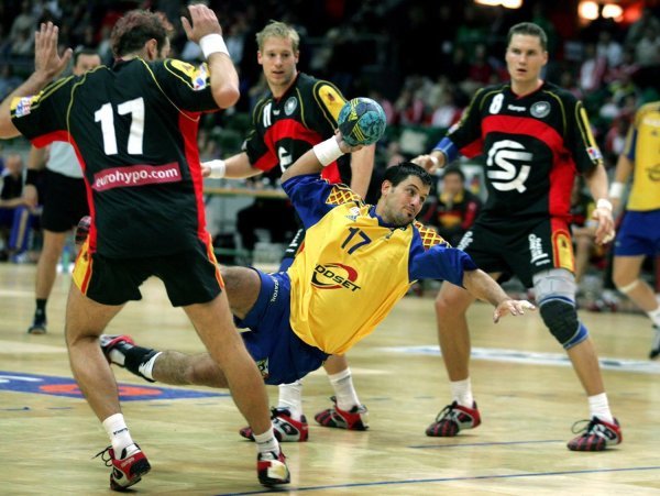 Ljubomir Vranješ postiže gol u utakmici s Nijemcima