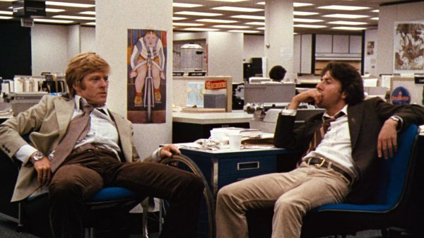Scena iz filma 'Svi predsjednikovi ljudi' (1976.), u kojoj Robert Redford i Dustin Hoffman glume legendarne novinare Boba Woodwarda i Carla Bernsteina 