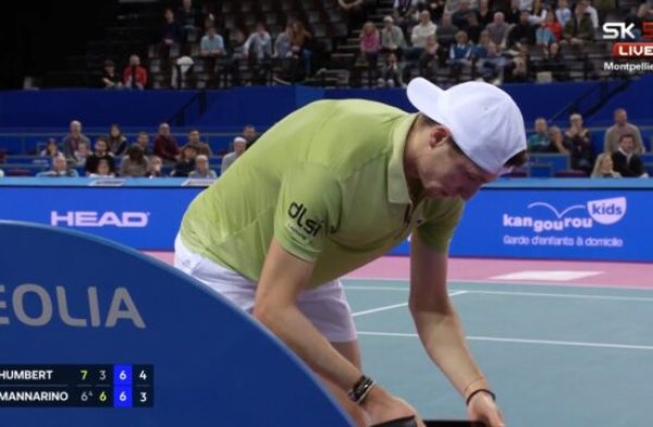 Skandal trese svijet tenisa: Igrač usred meča uzeo mobitel pa iznenađujuće izgubio