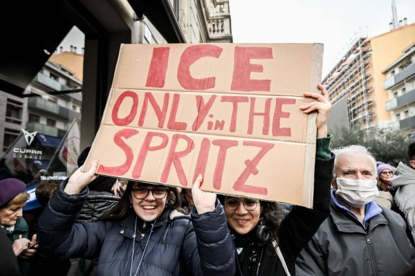 Prosvjed protiv ICA-a u Milanu