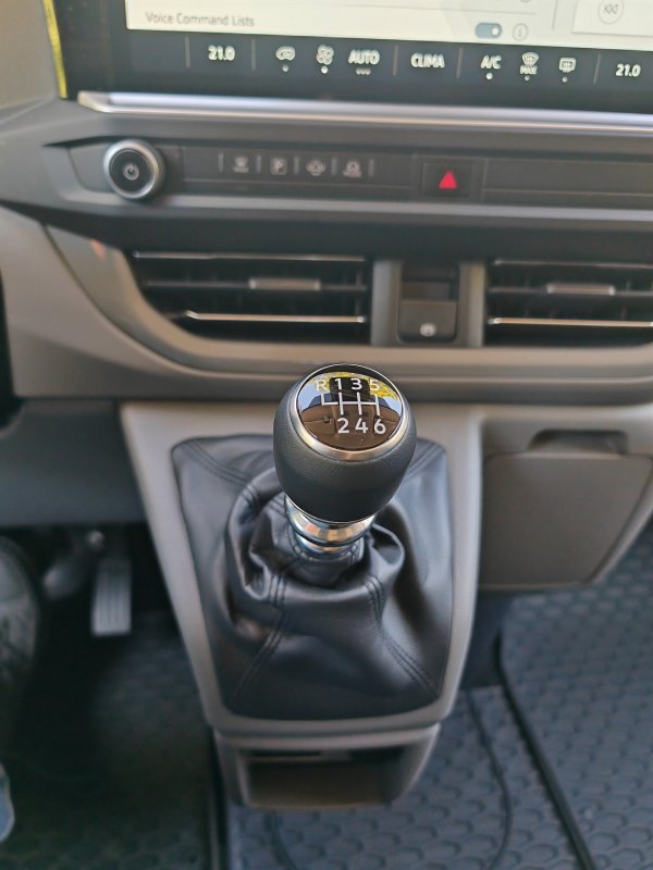 VW Caravelle Life L2 2.0 TDI