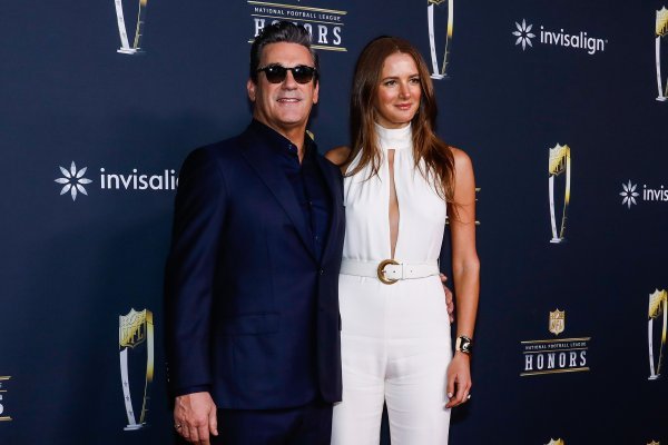 Jon Hamm i Anna Osceola