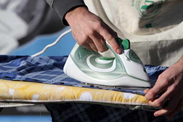 Kako biste reagirali kad bi se glačalo pokvarilo odmah nakon kupnje?