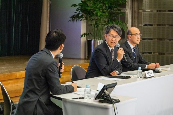 Koji Sato i Kenta Kon (desno)