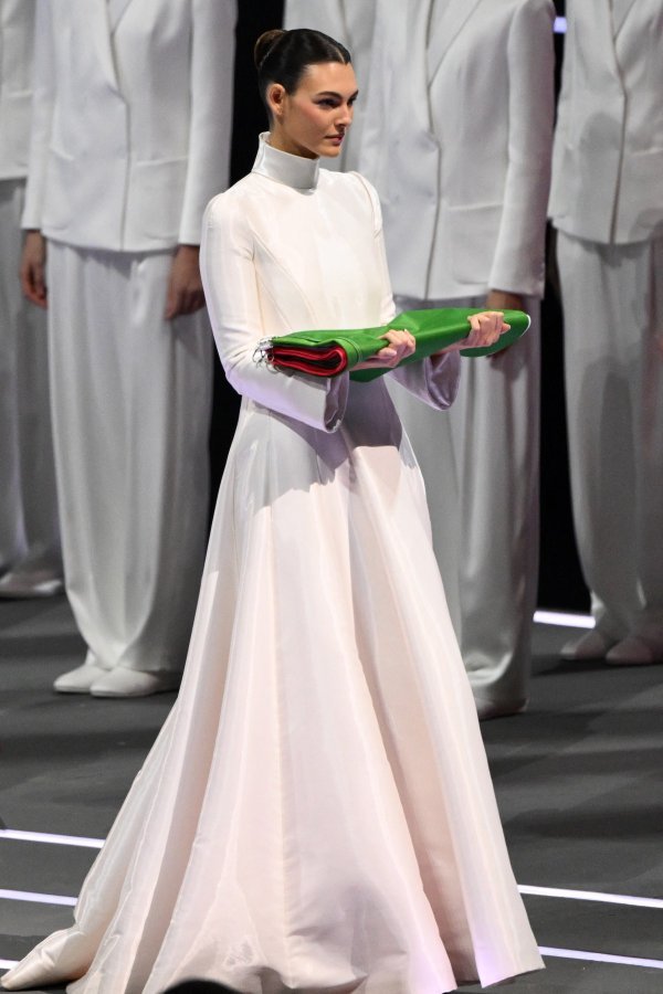 Poput princeze: DiCaprijeva djevojka pucala je od ponosa na otvaranju Zimskih olimpijskih igara