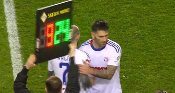 Nezadovoljni Livaja lupao po klupi, nakon utakmice nije otišao pozdraviti navijače