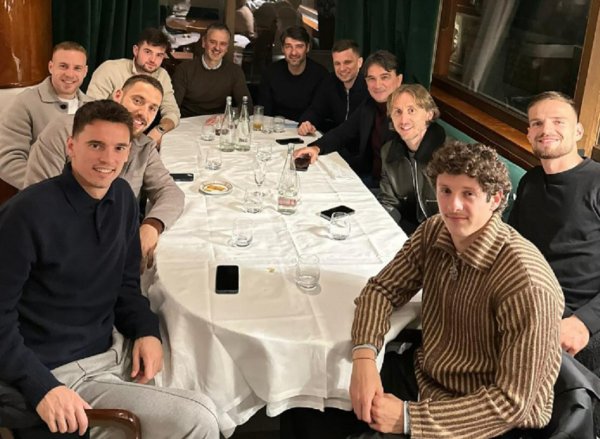 Zlatko Dalić okupio Vatrene, ali dva igrača se nisu pojavila na večeri; odmah se javio Ivan Perišić