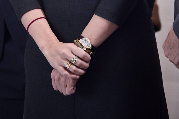 Marta Ortega, Cartier Crash sat