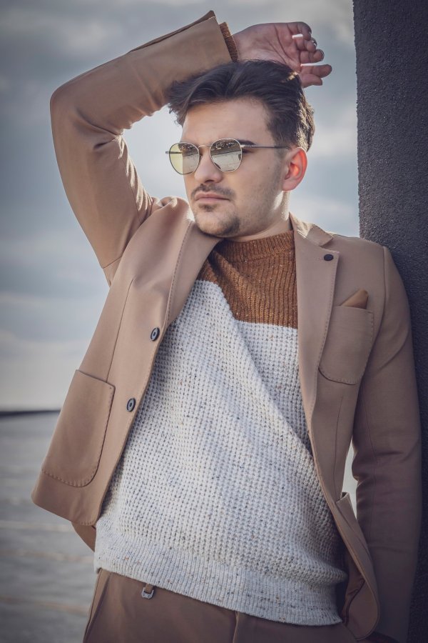 S prva dva singla Martin je postigao što nitko u Hrvatskoj nije – popeo se na sami vrh domaće top liste s dva uzastopna singla