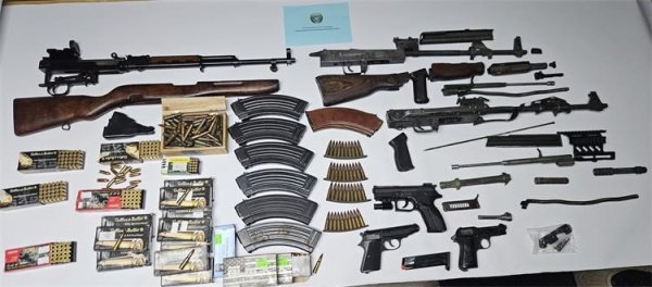 Policija kod Makaranina pronašla gomilu oružja, evo kojeg najviše