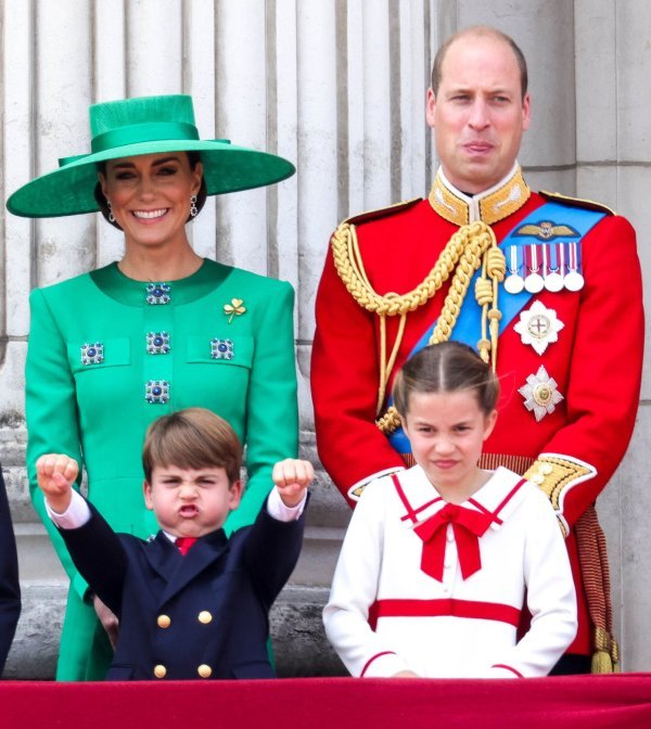 Princ Louis s roditeljima i princezom Charlotte