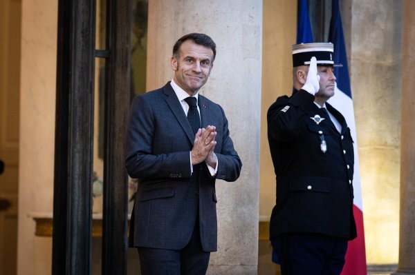 Emmanuel Macron navodno koristi 'industrijske količine' parfema Sauvage.