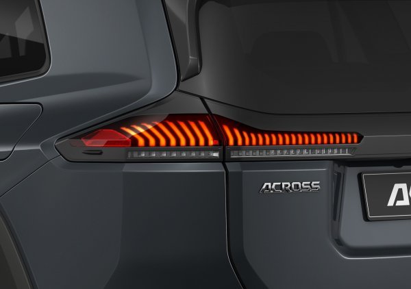 Suzuki Across Plug-In - svjetska premijera