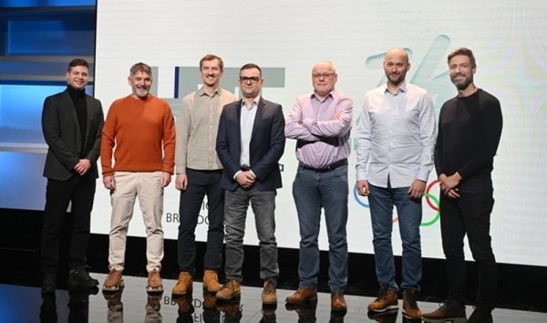 HRT-ova komentatorska ekipa - cure su ostale u kabini