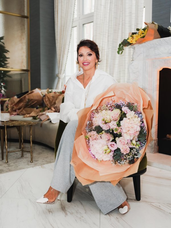 Nedavno je izjavila da joj je 'Alive' jedan od najdražih tekstova u karijeri te da bi ga uvrstila u top pet pjesama koje je snimila