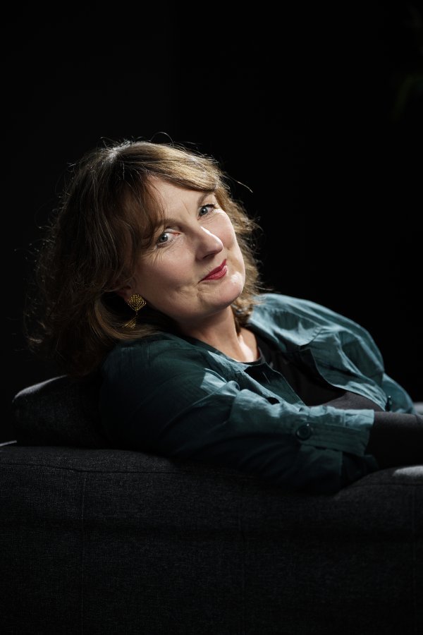 Kad odrasle malo stiliziraš, a prostor učiniš razigranim i pomalo nadrealnim, film prestane biti "dokument stvarnosti" i postane igra