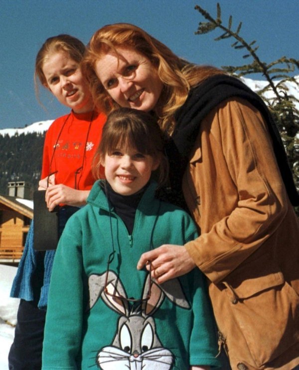 Sarah Ferguson, princeza Eugenie, princeza Beatrice, 2000.