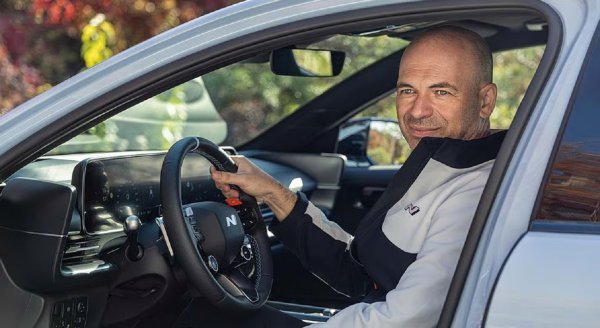 Hyundai IONIQ 6 N i Manfred Harrer, predsjednik i voditelj odjela za istraživanje i razvoj Hyundai Motor Grupe