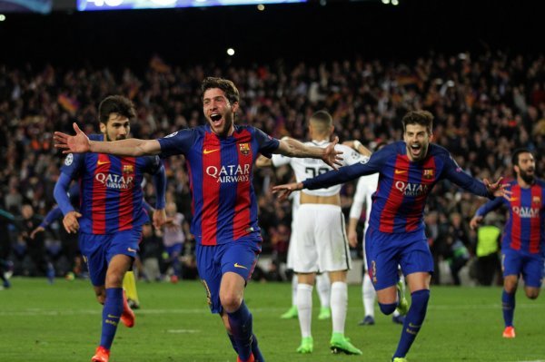 Slavlje igrača Barcelone nakon pobjede nad PSG-om 6-1 2017. godine