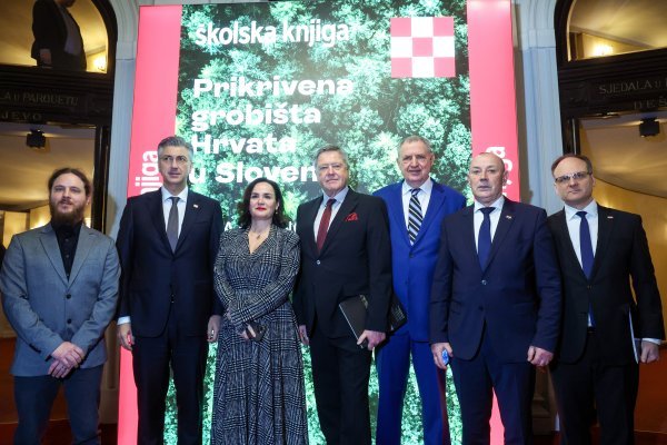 Premijer Plenković na predstavljanju knjige s ostalim uzvanicima