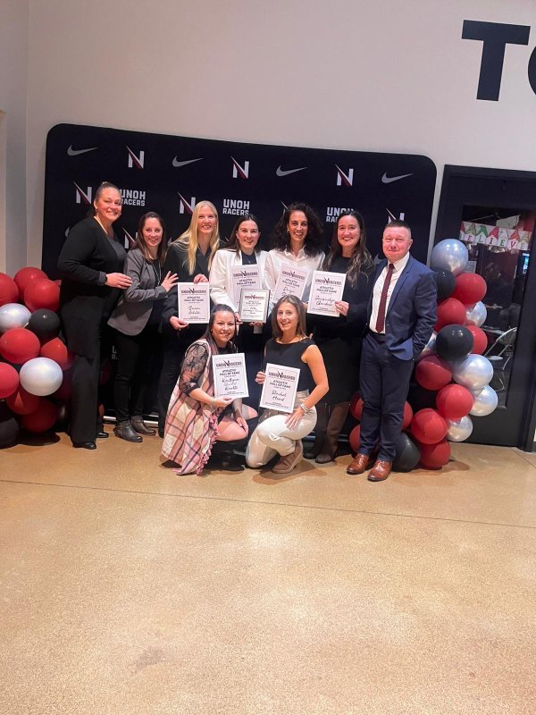 Dunja Štokan s pobjedničkom ekipom Sveučilišta Northwestern Ohio