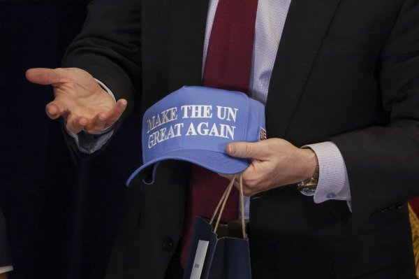 Mike Waltz izvukao je zanimljivu plavu kapu