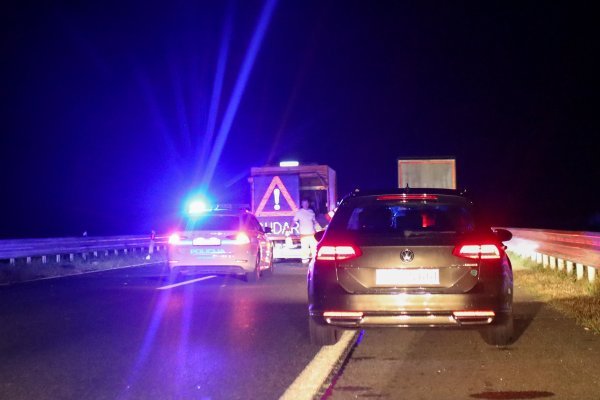 Užas na autocesti: Vozilo naletjelo na pješake