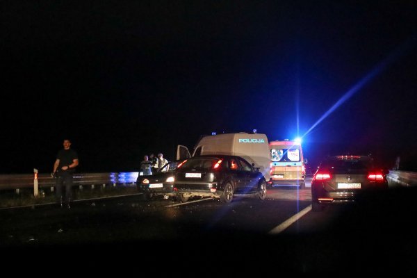 Tri muškarca i žena pretrčavali autocestu: Dvojica poginula, dvoje teško ozlijeđeno