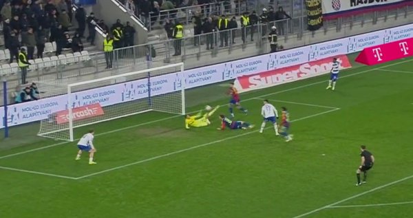 Pogledajte kako je vratar Hajduka sjajnom obranom spasio Splićane