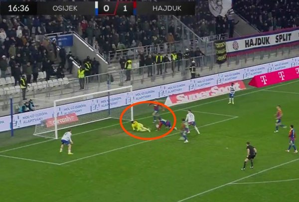 Klupa Osijeka je skočila na igranje rukom igrača Hajduka: Sudac i VAR soba se nisu oglasili