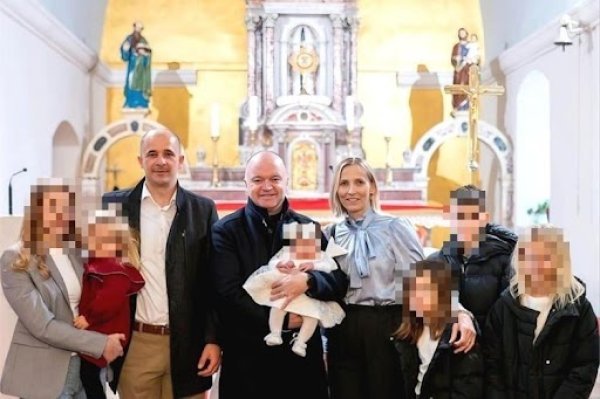 Ministar Šipić na krštenju šestog djeteta u obitelji Majić: 'Svjedočanstvo velike ljubavi'