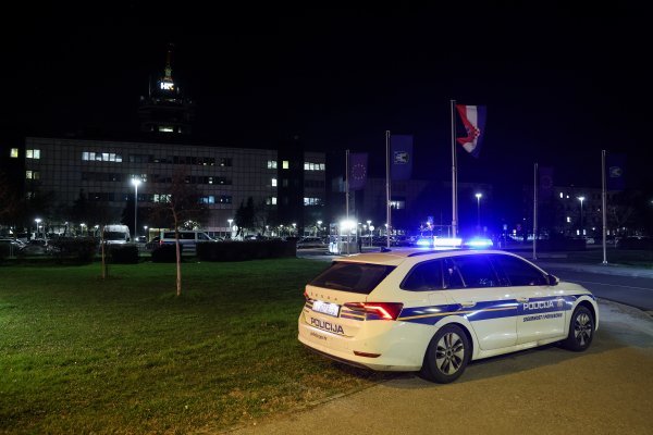 FOTO Prosvjeduju na Prisavlju ispred HRT-a protiv Eurosonga