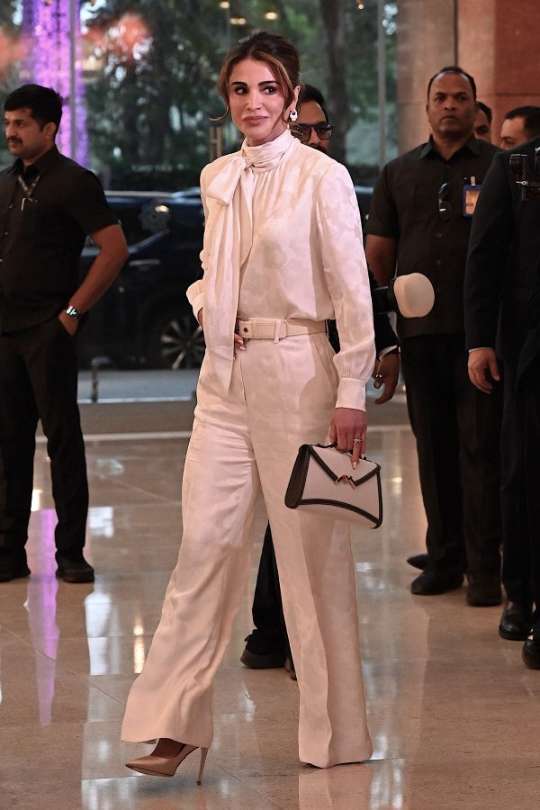 Svi su gledali u kraljicu Raniju: Mnogi ga smatraju kičem, a ona ga je pretvorila u čistu eleganciju